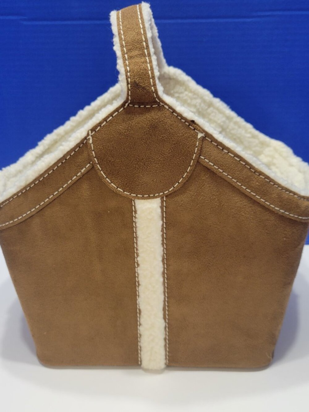 Bath and Body Works Faux Suede and Sherpa Bucket Tote Bag - Picture 5 of 8